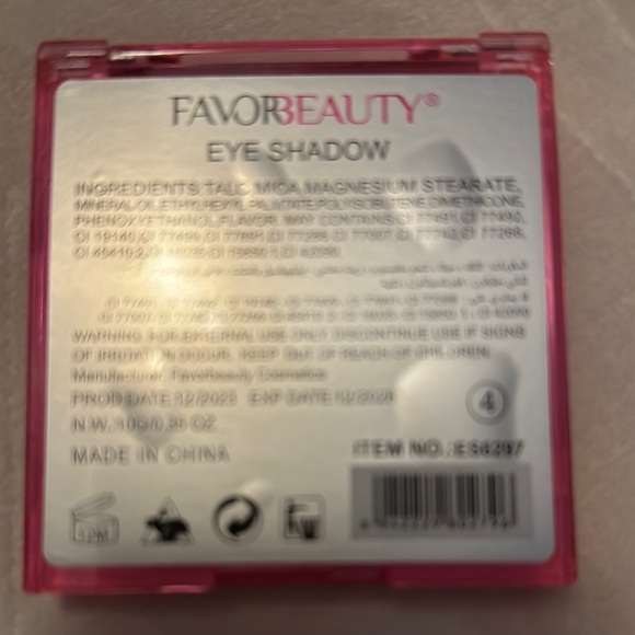 Favor Beauty Hello Kitty Eyeshadow Palette - Neutral Shades (Shade 4) - Picture 3 of 3